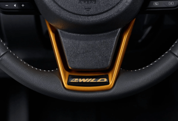 Volant s oranžovým akcentom a logom 4WILD